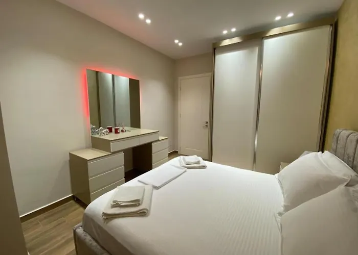 New Bazaar Essil Flat With Parking * 地拉那