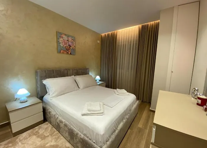 New Bazaar Essil Flat With Parking 地拉那