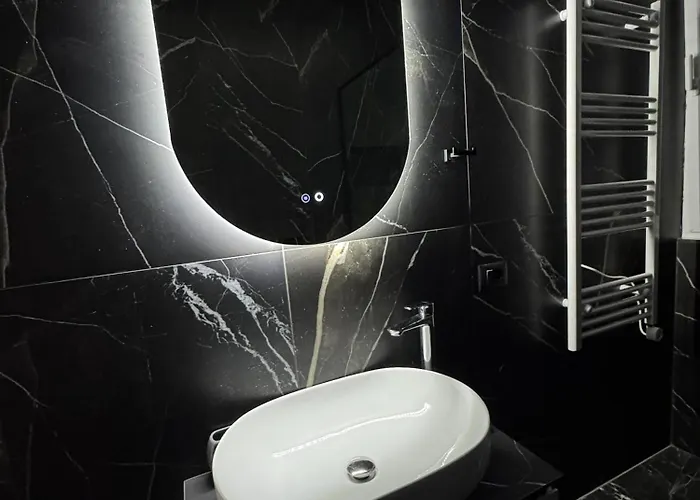 New Bazaar Essil Flat With Parking 地拉那