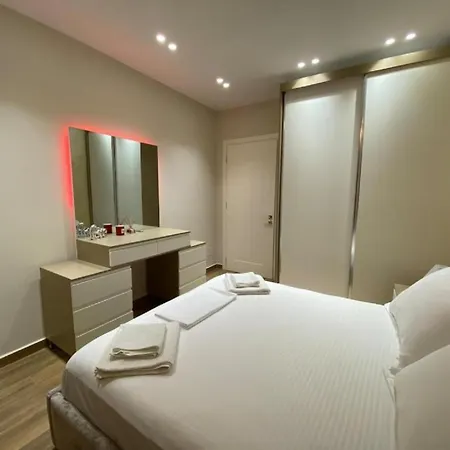 New Bazaar Essil Flat With Parking * טיראנה